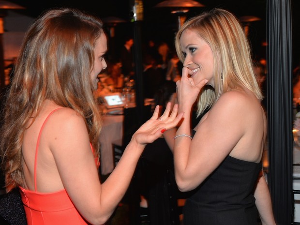 Natalie Portman e Reese Witherspoon em evento em Los Angeles, nos Estados Unidos (Foto: Alberto E. Rodriguez/ Getty Images/ AFP)