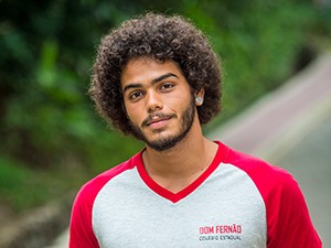 Enzo Romani é Pedro, aluno do Colégio Dom Fernão, na nova temporada de Malhação (Foto: João Cotta / TV Globo)