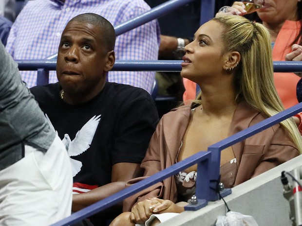 Jay-Z e Beyoncé assistem à partida de tênis no US Open em Nova York, nos Estados Unidos (Foto: Al Bello/ Getty Images/ AFP)