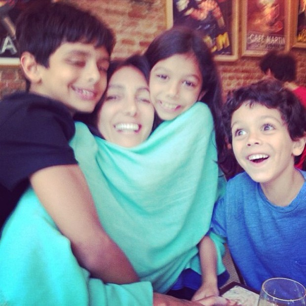 Andréa Santa Rosa com os filhos em Nova York, nos Estados Unidos (Foto: Instagram/ Reprodução)