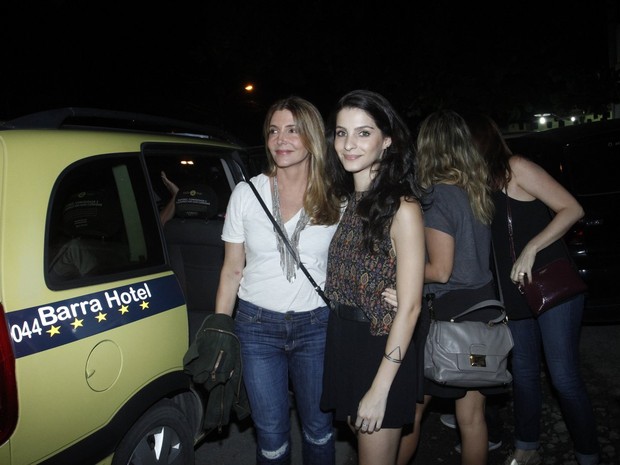 Maria Padilha e Giselle Batista em festa na Zona Oeste do Rio (Foto: Marcos Ferreira e Thyago Andrade/ Brazil News)