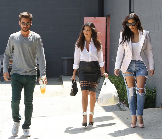 X17_ Kim Kardashian, Scott e Kourtney (Foto: X17online.com)