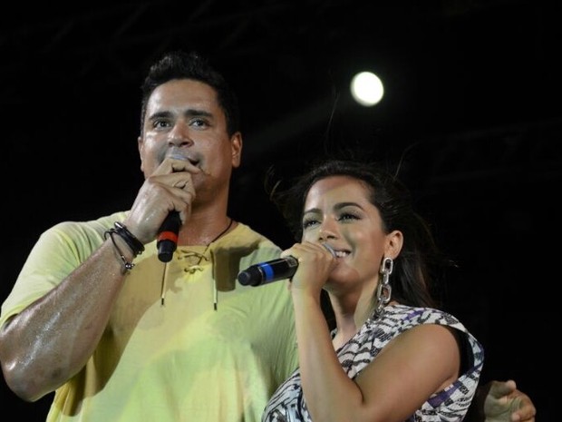 Xanddy e Anitta em show em Salvador, na Bahia (Foto: Eder Mota/ Divulgação)
