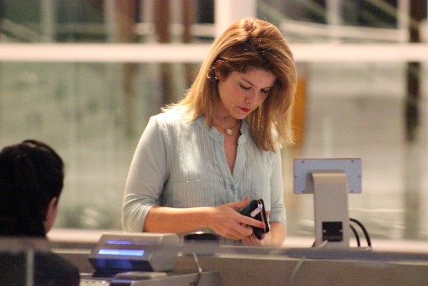 Samara Felippo passeia em shopping no RJ  (Foto: Delson Silva/AgNews)