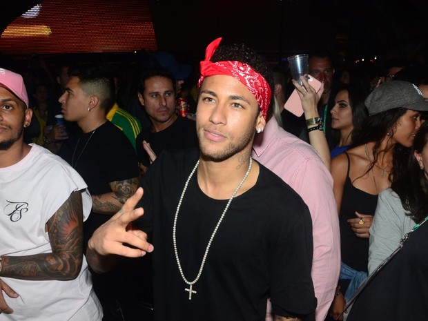 Neymar em show em São Paulo (Foto: Eduardo Martins/ Ag. News)