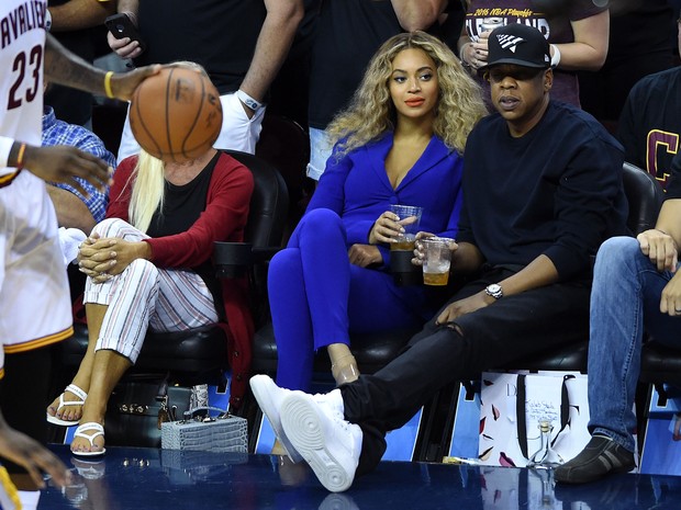 Beyoncé e Jay-Z em jogo de basquete em Cleveland, Ohio, nos Estados Unidos (Foto: Ken Blaze/ Reuters)