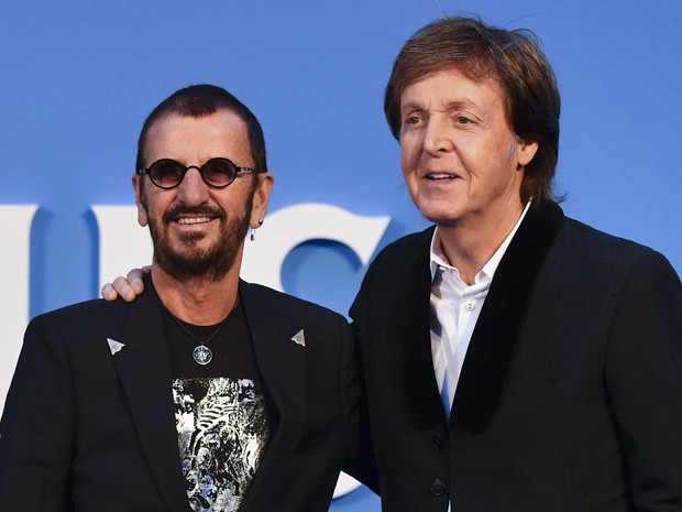 Ringo Starr e Paul McCartney em première de filme em Londres, na Inglaterra (Foto: Ben Stansall/ AFP)
