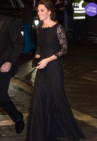 Look do dia: com vestido rendado, Kate Middleton exibe barriga discreta 
