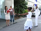 Com direito a escola de samba, Shayene Cesário deixa maternidade 