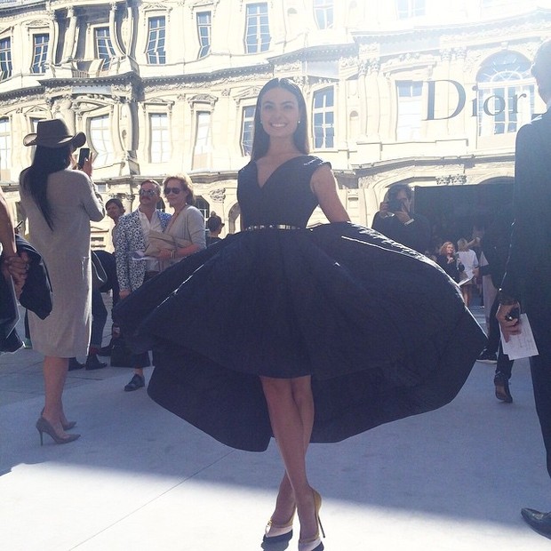 Isis Valverde no desfile da Dior em Paris (Foto: Instagram)