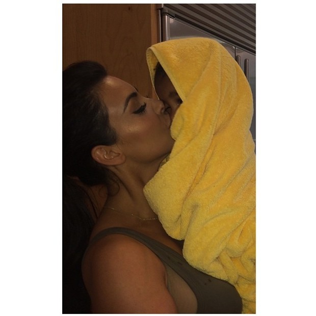 Kim Kardashian com a filha, North (Foto: Instagram/ Reprodução)