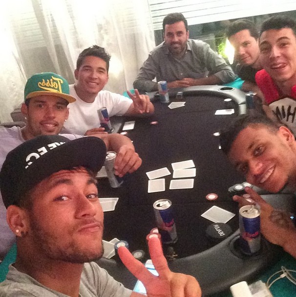 Neymar joga pôquer com amigos (Foto: Reprodução/Instagram)