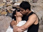 Demi Lovato beija muito o namorado Wilmer Valderrama em praia