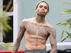 Chris Brown improvisa música ofensiva a Rihanna e cria polêmica