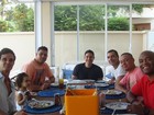 Ronaldo, Anderson Silva e Marcus Buaiz almoçam juntos 