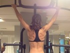 Thalita Lippi mostra costas definidas na luta para perder cinco quilos