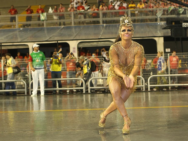 Viviane Araújo desfila em São Paulo (Foto: Iwi Onodera / EGO)