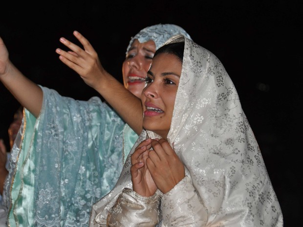 Gyselle Soares se apresenta na Paixão de Cristo (Foto: Edmar Caetano/Divulgação)