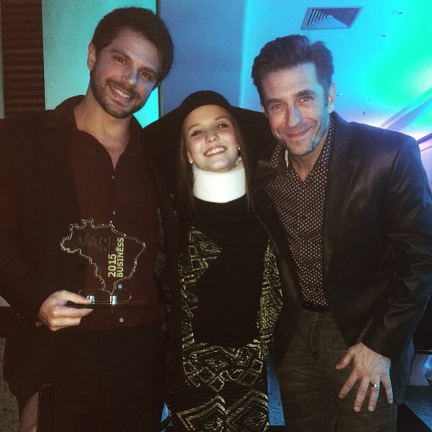 Duda Nagle, Larissa Manoela e Alexandre Barros em prêmio em São Paulo (Foto: Instagram/ Reprodução)