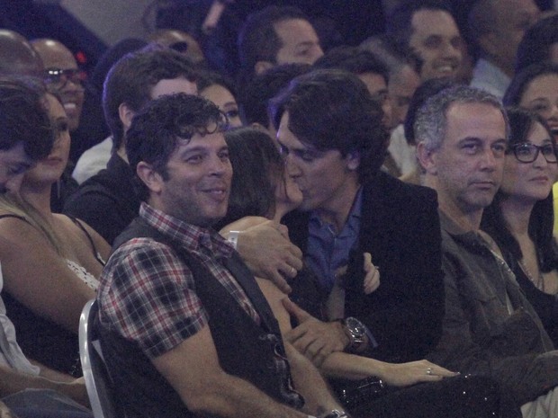 Paula Fernandes e o namorado, Henrique Do Valle, no Prêmio Multishow (Foto: Isac Luz/ EGO)