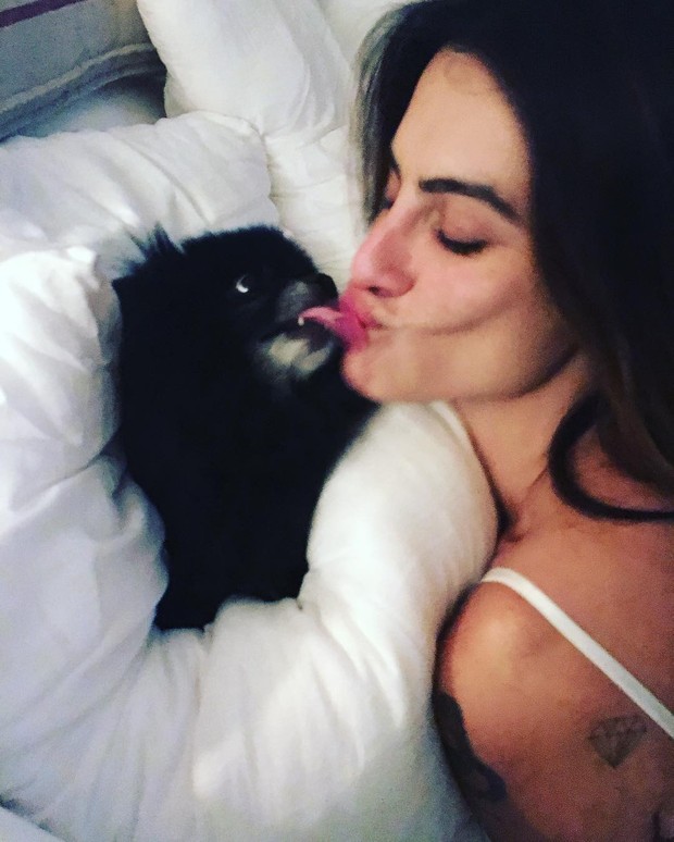 Cleo Pires e cachorro (Foto: Reprodução / Instagram)