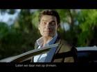 Charlie Sheen sai da rehab e bebe cerveja em comercial holandês