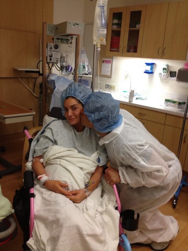 Mario Lopez com a mulher, Gia Lopez, antes do parto do segundo filho do casal (Foto: Twitter/ Reprodução)