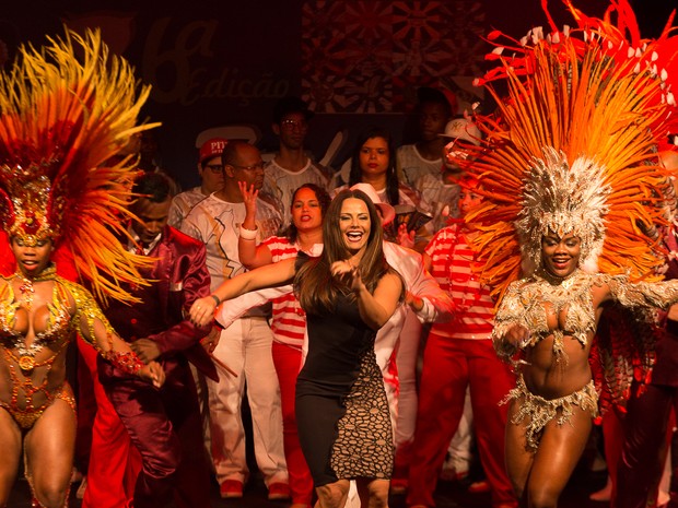Viviane Araújo em premiação no Centro do Rio (Foto: Alex Nunes/ Divulgação)