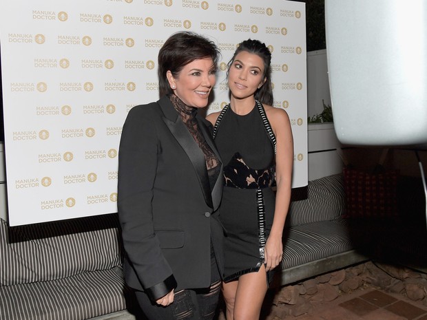 Kourtney Kardashian e Kris Jenner em evento em Los Angeles, nos Estados Unidos (Foto: Charley Gallay/ Getty Images/ AFP)