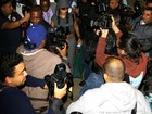 Rihanna causa caos entre paparazzi em aeroporto de Los Angeles