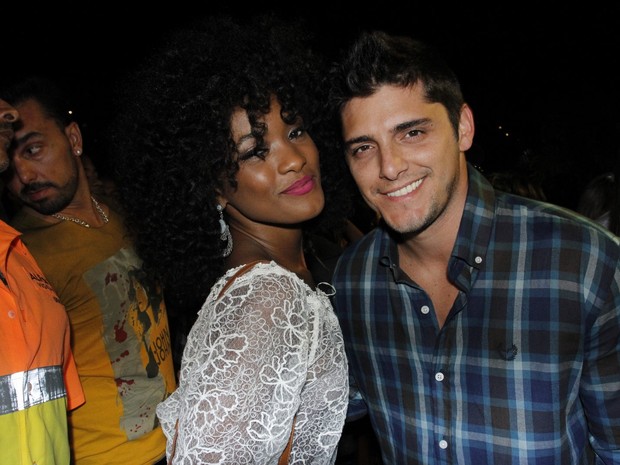Erika Januza e Bruno Gissoni em festa na Zona Oeste do Rio (Foto: Vera Donato/ Divulgação)