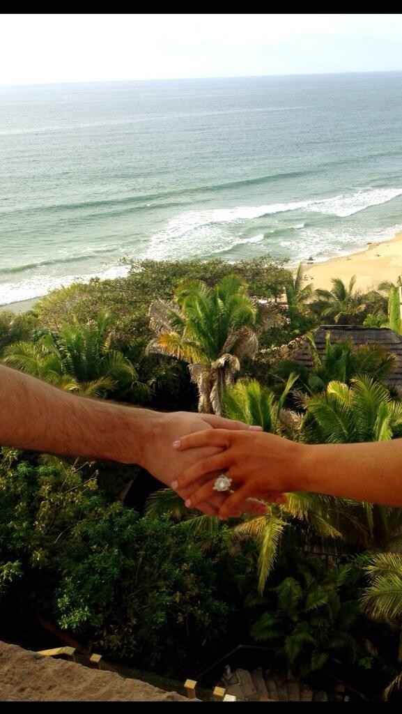 Christina Aguilera posta foto com anel enorme (Foto: Reprodução/ Twitter)