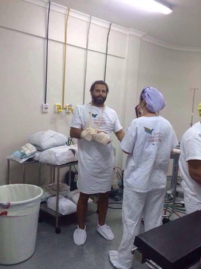 Henri Castelli após ser atendido em um hospital de Cuiabá (Foto: reprodução/twitter)