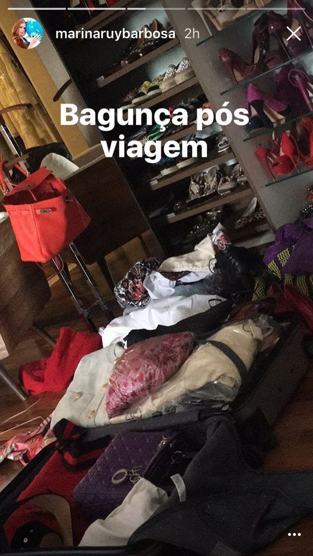 Marina Ruy Barbosa mostra coleção de bolsas e roupas enquanto arruma closed após viagem a Paris (Foto: Reprodução do Instagram)