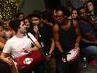 Caio Castro e Gil Coelho soltam a voz em roda de samba no Rio