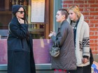 Demi Moore vai a restaurante com as filhas nos Estados Unidos