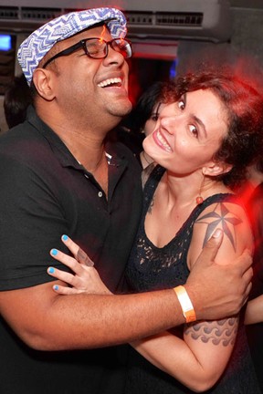 Ex-BBB André Gabeh e Rafaela Fischer em festa na Zona Sul do Rio (Foto: Ari Kaye/ Divulgação)
