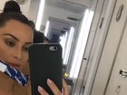 Kim Kardashian faz teste de gravidez em avião: 'Ataque de pânico'