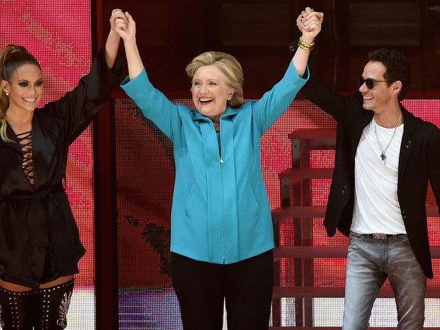 Jennifer Lopez, Hillary Clinton e Marc Anthony em show em Miami, nos Estados Unidos (Foto: Gustavo Caballero / Getty Images/ AFP)