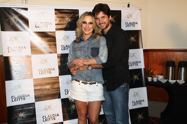 Claudia Leitte com o marido, Márcio Pedreira, antes de show em São Paulo (Foto: Manuela Scarpa/ Foto Rio News)