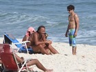 Caio Castro e Guilherme Boury, de 'Fina Estampa', curtem praia no Rio