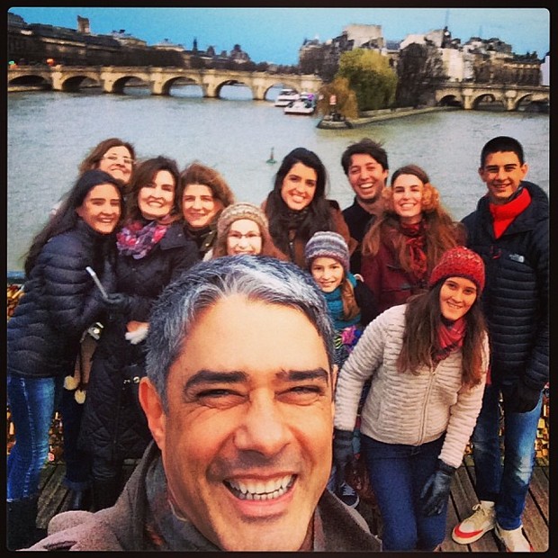 William Bonner com a família em Paris, na França (Foto: Instagram/ Reprodução)
