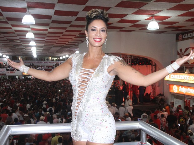 Milena Nogueira na quadra do Salgueiro, na Zona Norte do Rio (Foto: Thyago Andrade/ Brazil News)