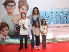 Giovanna Antonelli leva os três filhos ao cinema no Rio