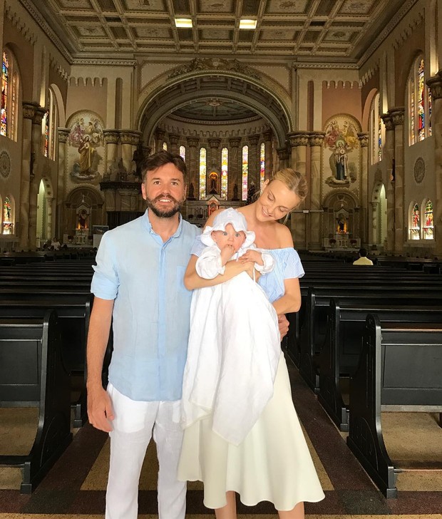 Carol Trentini batiza o filho Benoah (Foto: Reprodução / Instagram)