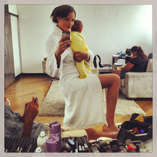 Fernanda Tavares posta foto com o filho no colo (Foto: Instagram / Reprodução)
