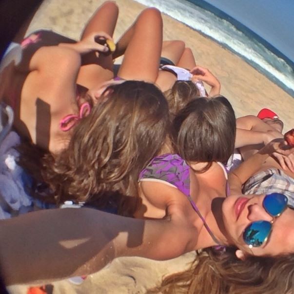 Adriana ex-bbb, na praia (Foto: Instagram / Reprodução)