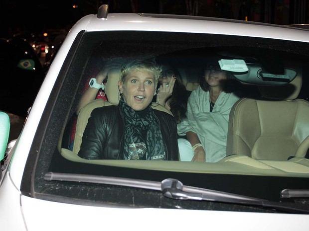 Xuxa deixa restaurante em São Paulo (Foto: Orlando Oliveira/ Ag. News)