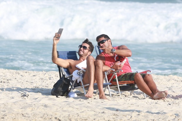 Latino na praia da Barra da Tijuca (Foto: AgNews/Dilson Silva)