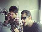 Ex-BBBs Eliéser e Rodrigão soltam a voz em estúdio